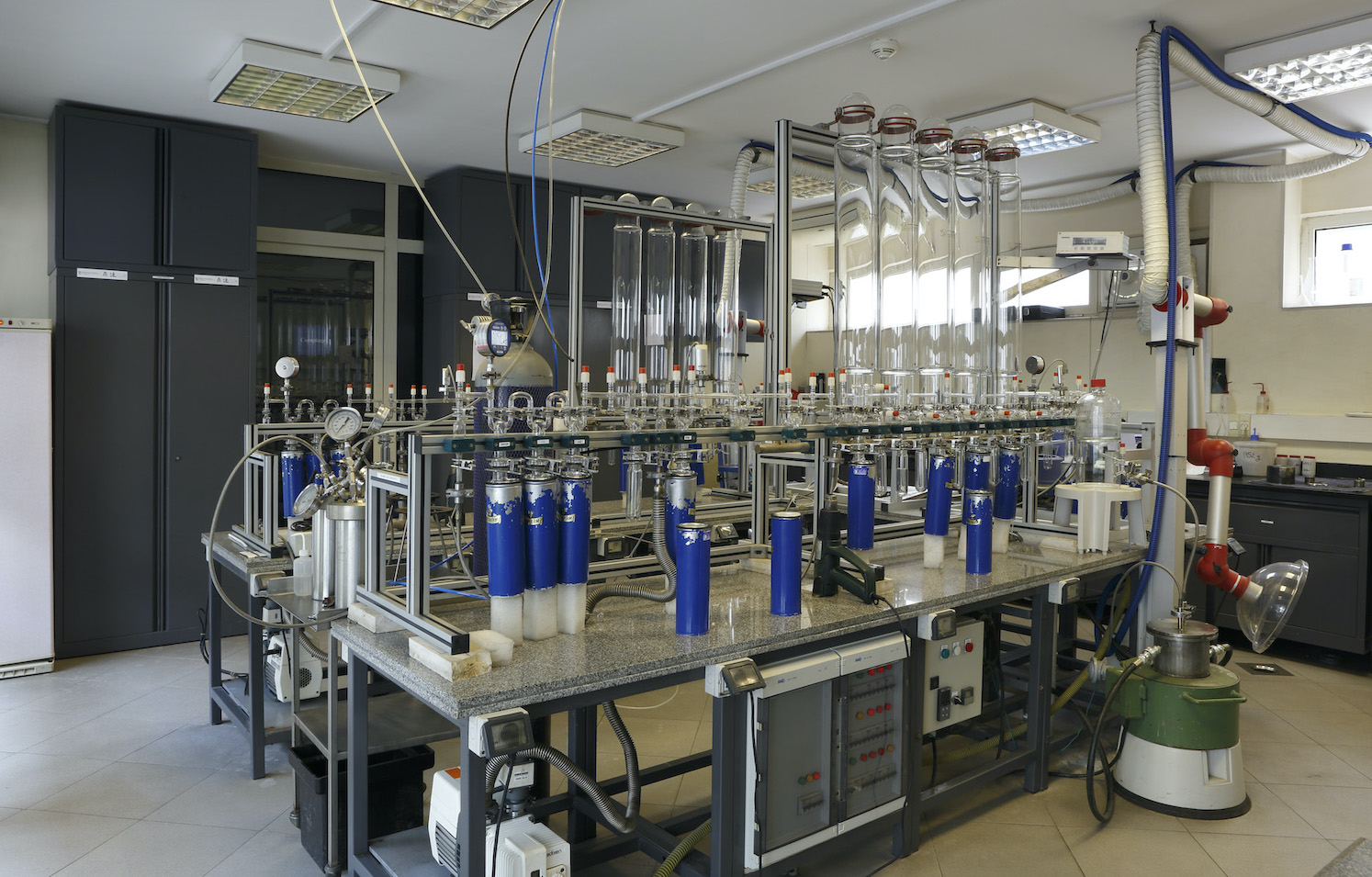Lignes de synthèses chimique du laboratoire 14C de l'Ifao