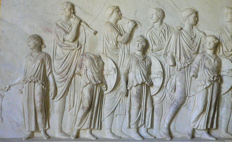 Scène de procession, relief, Casa de Pilatos (Iᵉʳ siècle av. J-C.), cliché A. Bertrand.