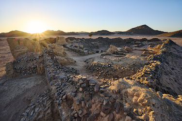 Soleil couchant sur le fortin de Deir el-Atrash - غروب الشمس فوق حصن دير الأطرش